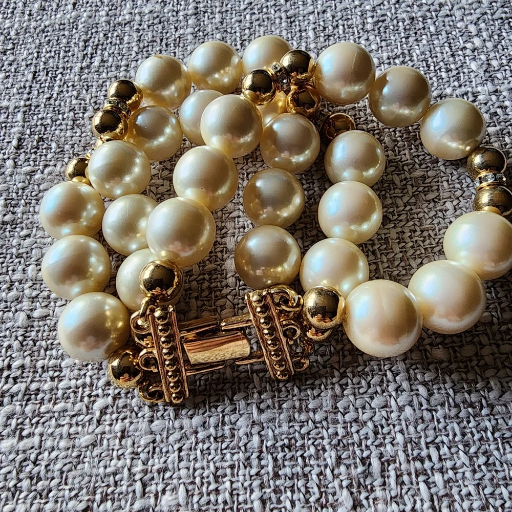 Vintage Liz Claiborne 3 row bracelet.Faux pearls, gold-tone beads & roundels